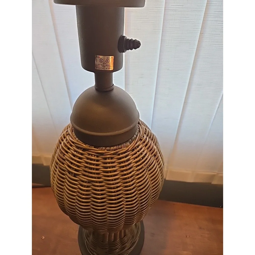 VTG Wicker Rattan Ginger Jar‎ Table Lamp With Metal Base No Shade
